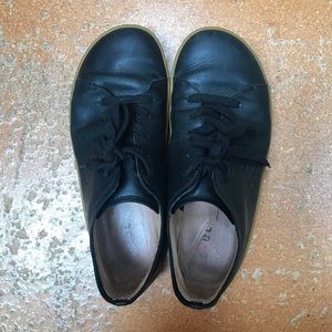 Vivo Barefoot Women’s size 10 (41) black Addis tennis shoe. Good used condition.